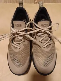 KEEN レディース スニーカー 防水 ベージュのサムネイル