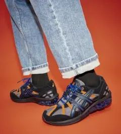 アシックススニーカー ブラック/オレンジ/ブルー