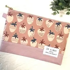 4847✿20cmフラットポーチ✿カードポケット付き✿北欧いちご柄ピンク