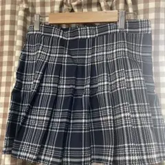 ネイビーとホワイトのチェック柄プリーツスカート