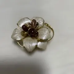花形ブローチ ホワイトとブラウン