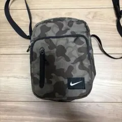 NIKE ナイキ　ショルダーバッグ　カモフラ　迷彩のサムネイル