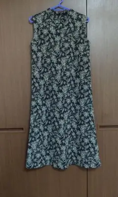 ワンピース　ブラック　黒白花柄