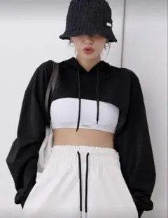 ブラック クロップドパーカー フード付き 重ね着