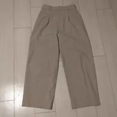 UNIQLO タックワイドパンツ　ベージュ