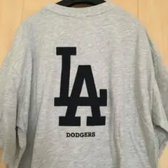新品 MLB ドジャース ロゴ　Tシャツ グレー　レディースLのサムネイル