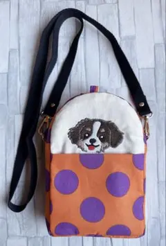 ハンドメイド 刺繍 パピヨン スマホが入る リュック型ショルダーポーチ