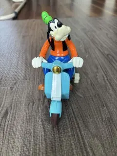 グーフィー スクーター フィギュア