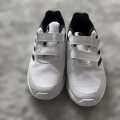 アディダス　スニーカー　23センチ