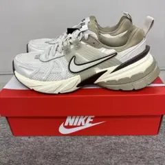 新品 NIKE V2K RUN ランニングシューズ 23　ナイキシューズ