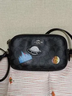 美品　コーチ×NASAコラボ　限定　シグネチャー　ショルダーバッグ　黒　斜め掛けのサムネイル