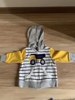 カーターズ　パーカー　車