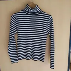 白黒ストライプ タートルネックニット