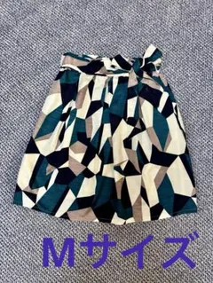 幾何学模様 タックスカート ひざ丈