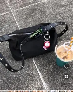 ブラックナイロンショルダーバッグ