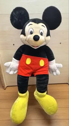 大きな黒いミッキーマウスのぬいぐるみ - メルカリ