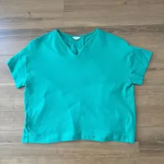 アメリカンホリック　グリーン Vネック Tシャツ バックプリーツ