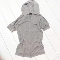 COMME CA ISM フード付き半袖グレーパーカー コムサ
