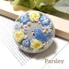 【No.921】ハンドメイド刺繍ブローチ　ネモフィラ　薔薇　青い鳥