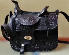 馬の鞍型レザーショルダーバック 茶色 馬の絵 - メルカリ