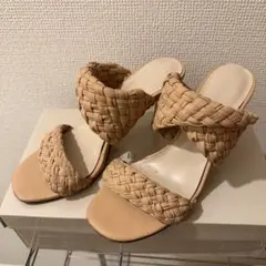 チャールズアンドキース　編み込みベージュサンダルのサムネイル