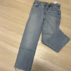 リーバイス　レディース　ブルージーンズ　ウェッジーストレイト　ボタンフライ　23