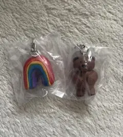 めじるしアクセサリー　DaiSukeKondo 虹　くま　２個セット