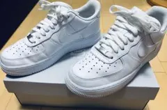 【美品】ナイキ NIKE AIR FORCE 1 07 ホワイト スニーカーのサムネイル