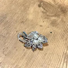 パール ビジュー 花モチーフ ミニ シルバー ブローチ