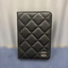 CHANEL ブラック レザー パスポートケース