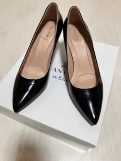 ColeHaan ブラックポインテッドトゥパンプスのサムネイル
