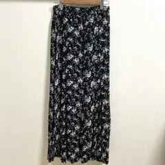 【UNIQLO】　花柄ロングフレアスカート ブラックのサムネイル