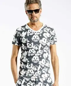 新品未使用♡ 1piu1uguale3×Disney Vネック　半袖　Tシャツのサムネイル