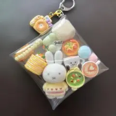 ガチャ詰めポーチ　ミッフィーと欲張りカフェ