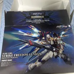 PG 1/60 ZGMF-X20A ストライクフリーダムガンダム 外箱のサムネイル