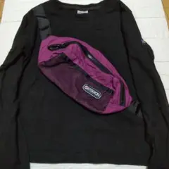 黒 長袖Tシャツ ウエストポーチ付きデザイン