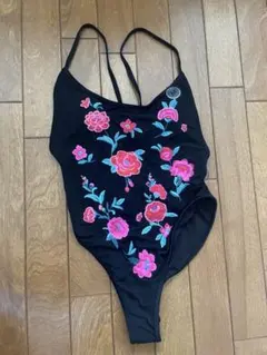 新品FOREVER21 フラワー刺繍 ブラック 水着