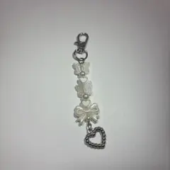 ホワイト 蝶とリボンの携帯ストラップ