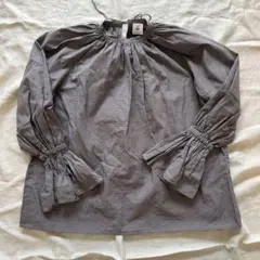 ６ロク　フリル袖長袖ブラウス