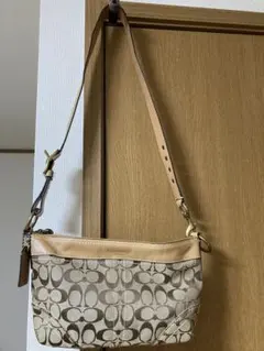 値下！美品☆COACH ロゴ柄 ショルダーバッグ ベージュ