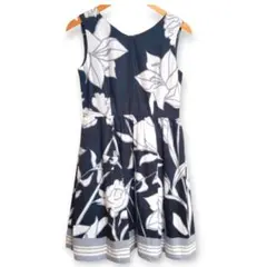 【美品】ユニバーバルミューズ ノースリーブ ワンピース 花柄 フレア 黒