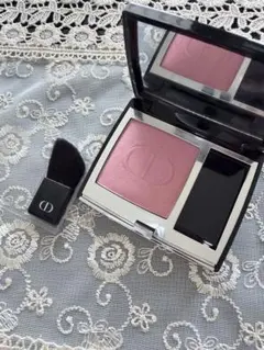 Dior スキンルージュ ブラッシュ 212 TUTU - メルカリ