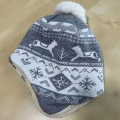 グレーとホワイトのベビー用ニット帽