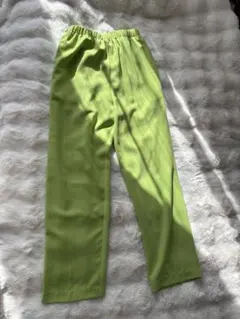 カジュアルパンツ 明るいグリーン ストレートレッグ