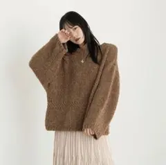 hinari ヒナリ　ブークレ透かし編みデザインニット