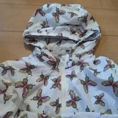 ギャップキッズの蝶柄フード付きウィンドブレーカー