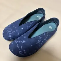 CAMPER TWINS フラットシューズ 星座柄 ネイビーのサムネイル