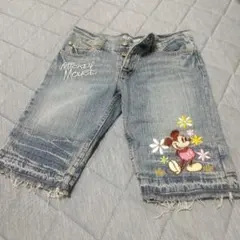 ディズニー　ミッキー刺繍入り ハーフジーンズ　Mサイズ