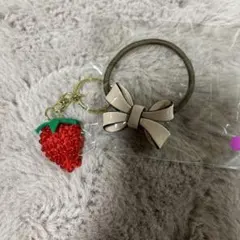 トリートユアセルフ　いちごストラップ付き