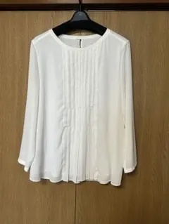 新品未使用　23区　44 2XL 3Lホワイト 長袖ブラウス　カットソーのサムネイル